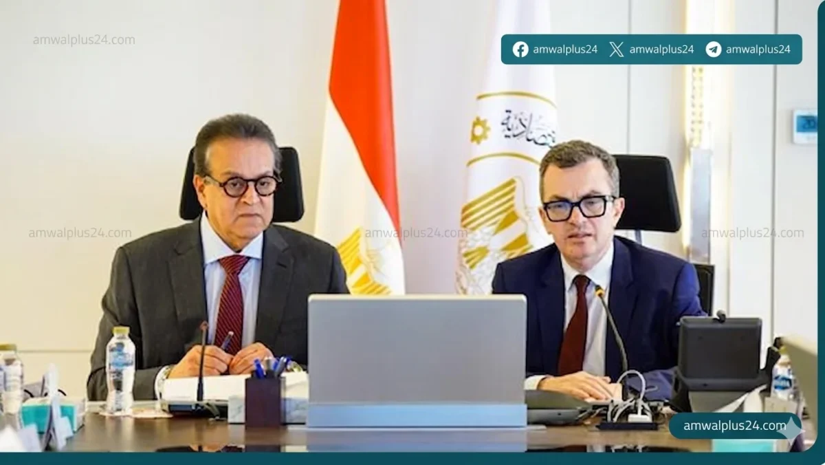 عقد خالد عبدالغفار وزير الصحة والسكان